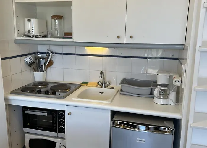 Appartement 2 Pieces En Bord De Mer Avec Acces Direct A La Plage De Cabourg, Proche Thalassotherapie - Fr-1-487-336