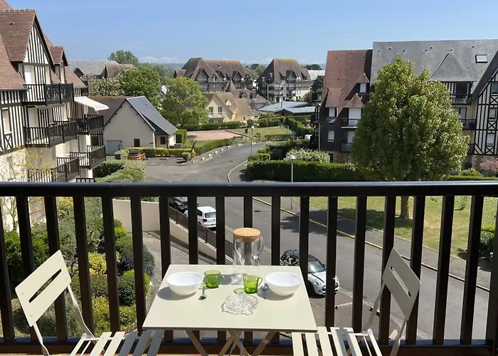 Appartement 2 Pieces En Bord De Mer Avec Acces Direct A La Plage De Cabourg, Proche Thalassotherapie - Fr-1-487-336